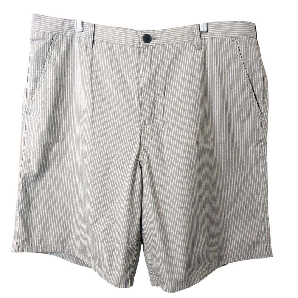 Structure NWT Men's Grey Stripe Flat Front Shorts Size 40 Inseam 10"